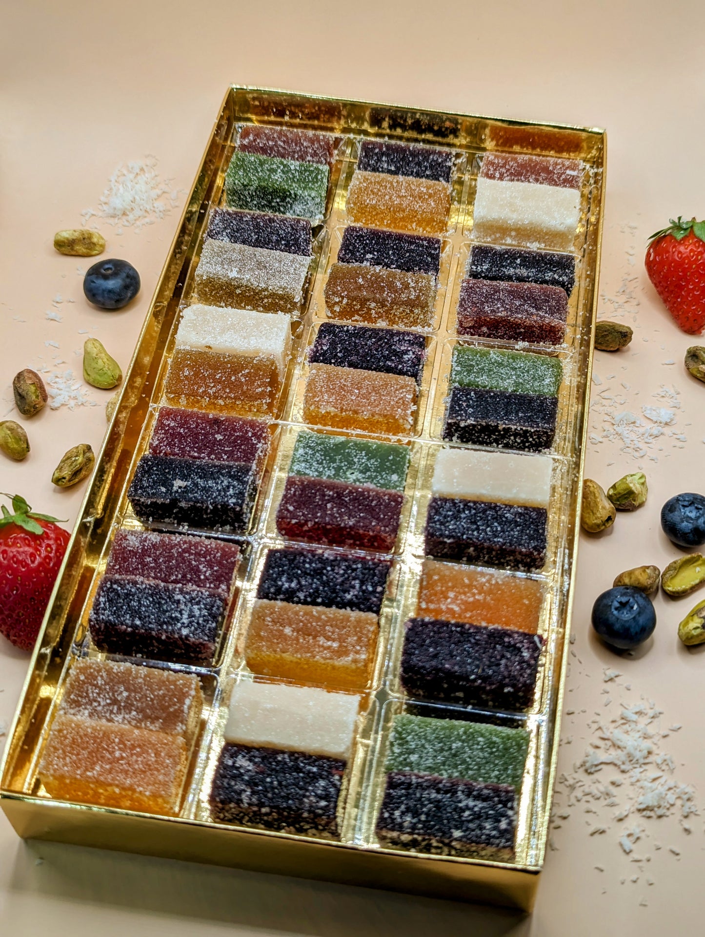 Coffret gourmand - 330g (Pistache, Caramel au beurre salé, Noix de Coco, Fraise, Verveine, Myrtille et Citron yuzu)